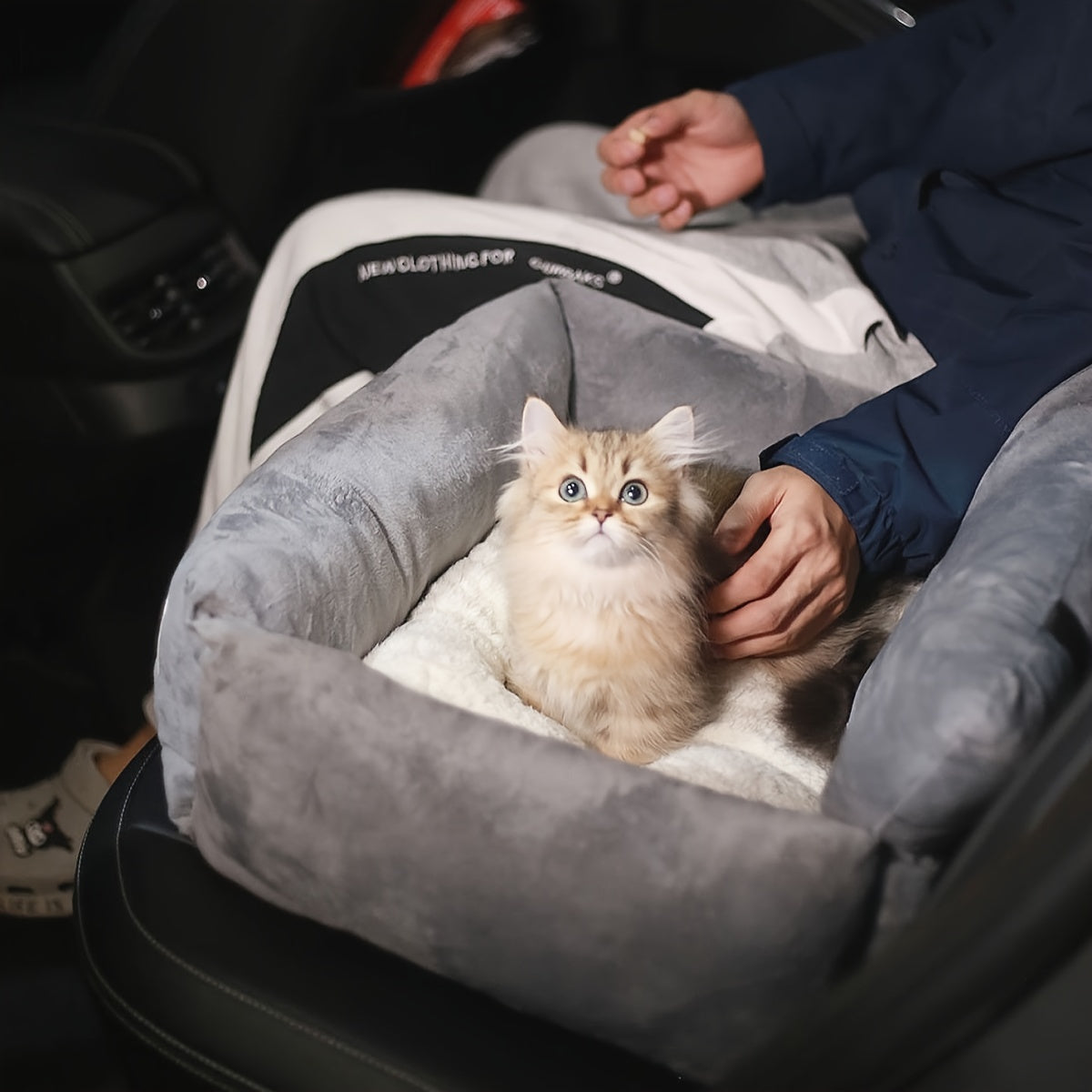 [Gray Pet Carrier] Soft Gray Pet Carrier, Car Seat for Cats and Small Dogs | Adjustable Straps, Ergonomic Design for Safe Travel, Secure Fit for Vehicles